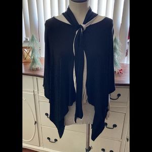 Capote Black & Gray Sweater Large